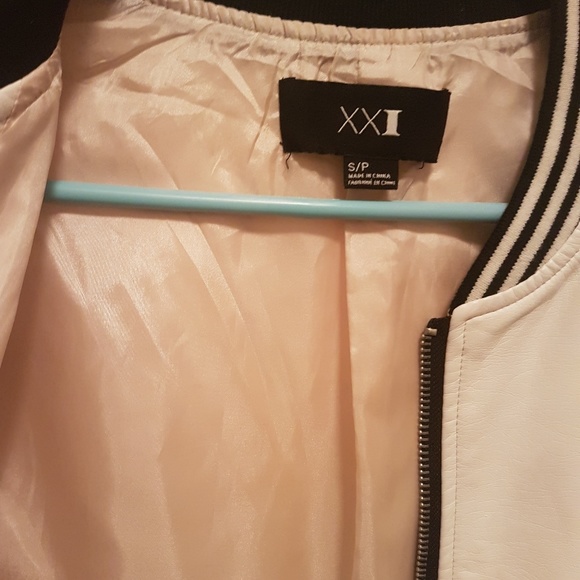 Forever 21 Black and white bomber jacket - Picture 4 of 4